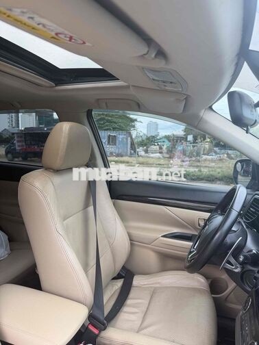 Mitsubishi Outlander Full Option Trắng 2018