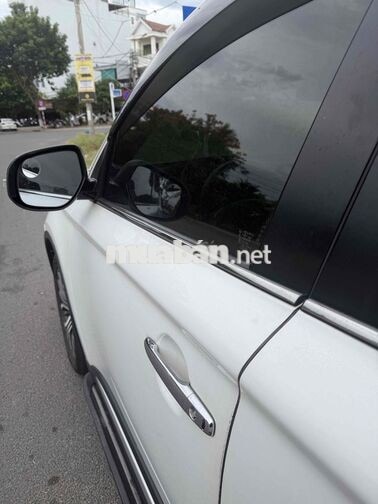 Mitsubishi Outlander Full Option Trắng 2018