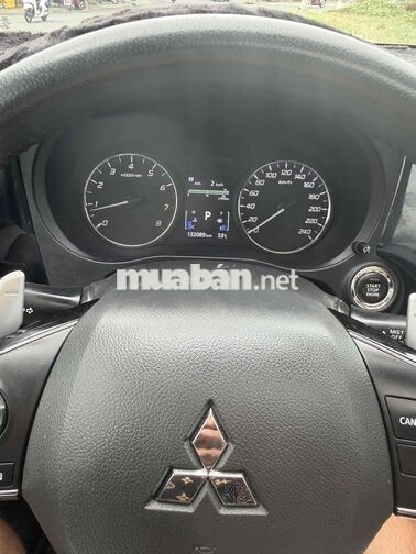 Mitsubishi Outlander Full Option Trắng 2018