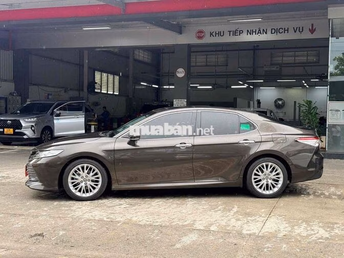 Camry 2.5Q 2021 Nâu đặt biêt