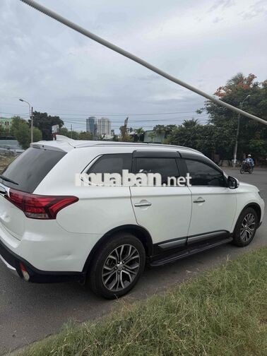 Mitsubishi Outlander Full Option Trắng 2018