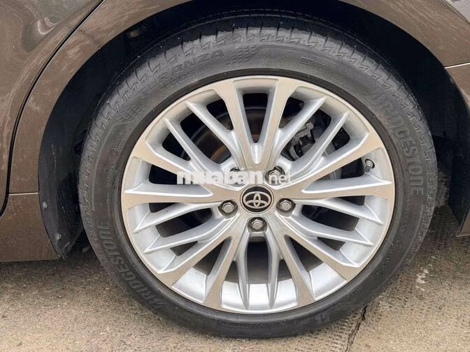 Camry 2.5Q 2021 Nâu đặt biêt