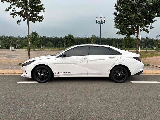 Hyundai Elantra 2023 AT tiêu chuẩn Trắng 4xx