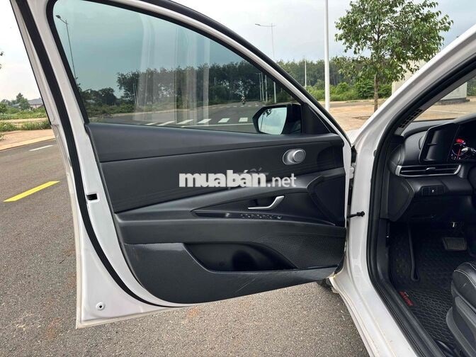 Hyundai Elantra 2023 AT tiêu chuẩn Trắng 4xx