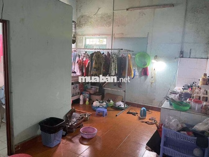 Nhà cũ mặt tiền đường xe tải cần bán gấp