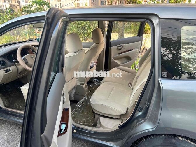 Nissan Grand Livina 2011