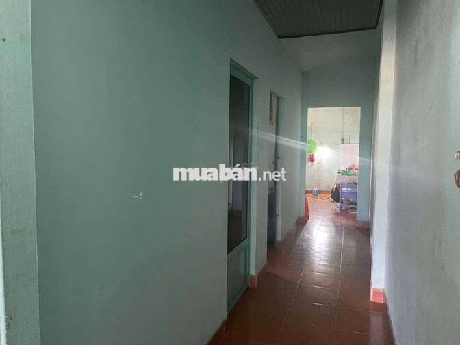 Nhà cũ mặt tiền đường xe tải cần bán gấp