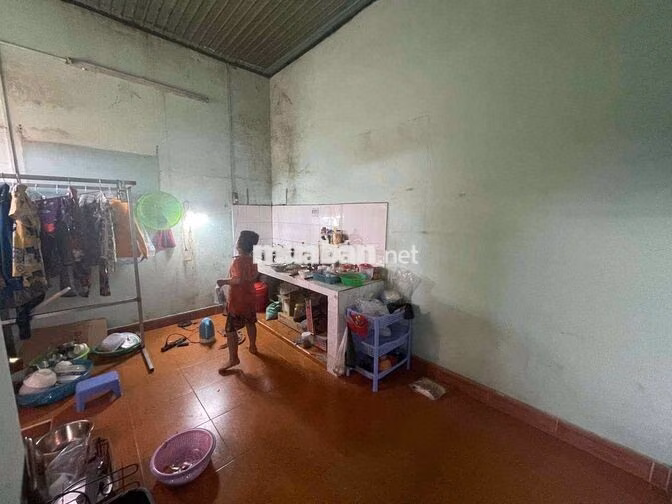 Nhà cũ mặt tiền đường xe tải cần bán gấp