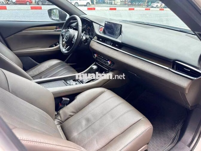 Mazda 6 Signature Premium 2024 Trắng | 30,000 Km