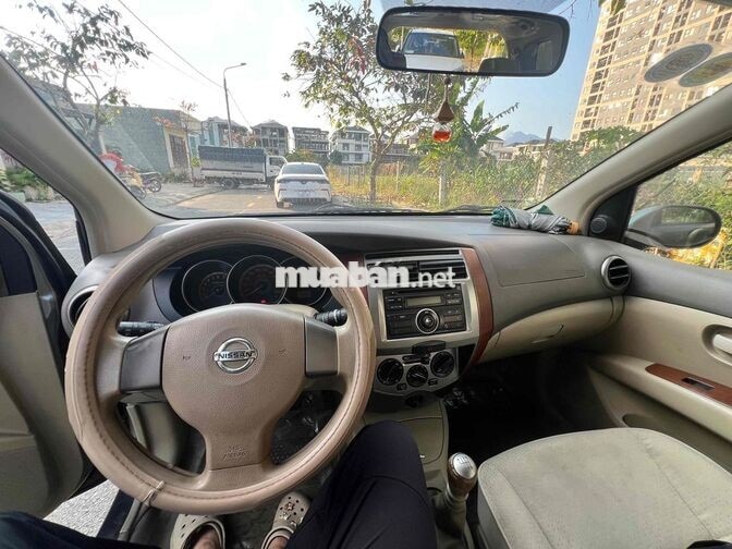 Nissan Grand Livina 2011