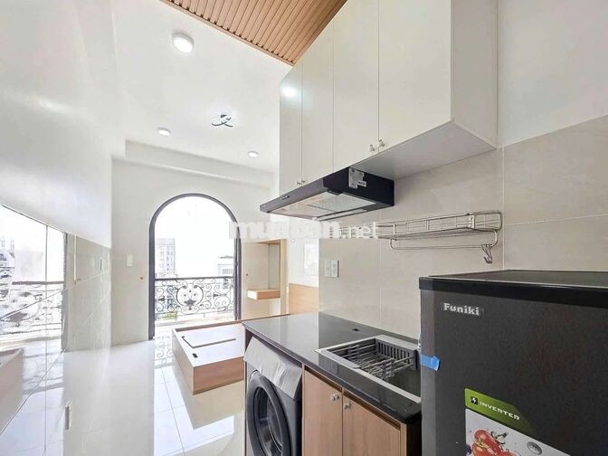 Phòng ban công gần full nội thất mới, gần đh ufm, Q7
