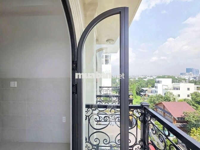 Phòng ban công gần full nội thất mới, gần đh ufm, Q7