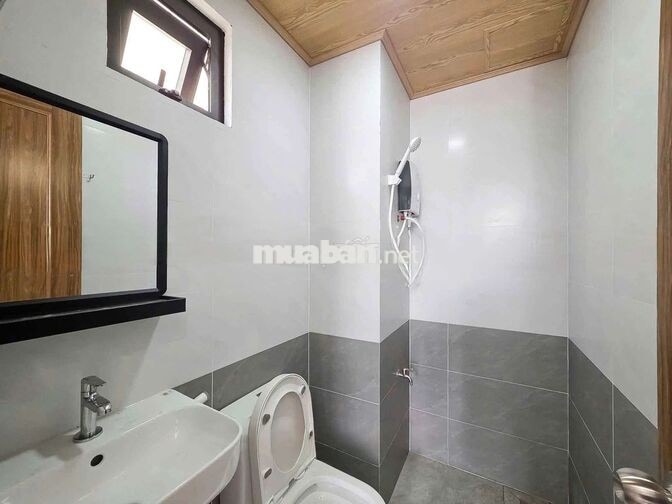Phòng ban công gần full nội thất mới, gần đh ufm, Q7