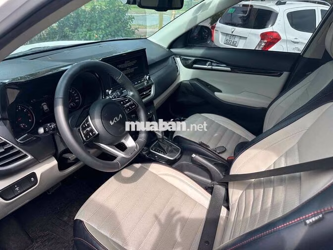 Kia Seltos Premium 2022 Trắng