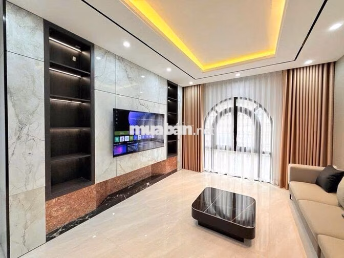 HÀNG HIẾM TRUNG KÍNH – 70M² x 7,5 TẦNG – Ô TÔ VÀO NHÀ