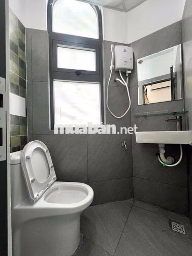 duplex mới xây ngay Dương Quảng Hàm - Gò vấp có ban công