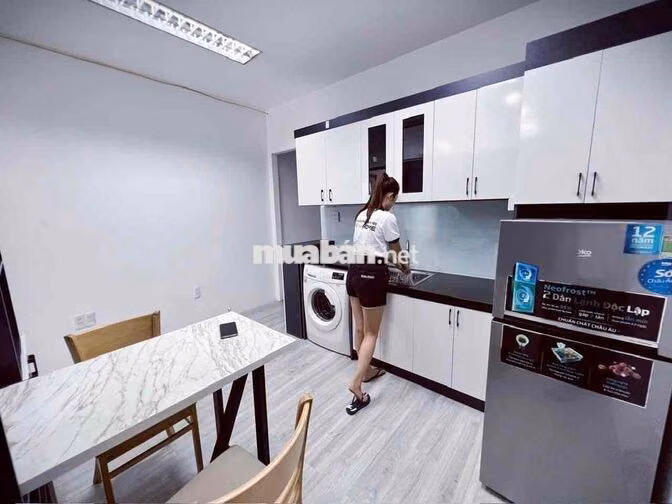 CHO THUÊ PHÒNG Ở TRUNG TÂM QUẬN 1, BANCONG, HẺM OTO TẬN CỬA