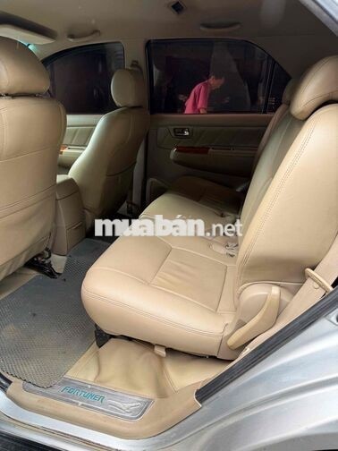Toyota Fortuner 2010 Bạc 7 chỗ