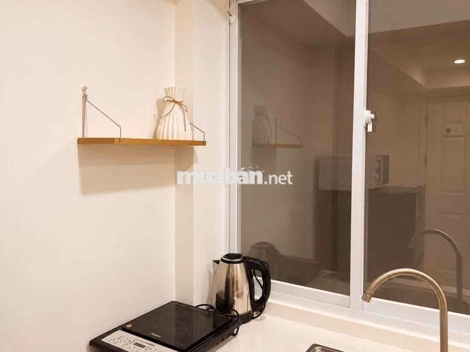 CHDV đối diện nhà thờ Tân Định, Quận 1