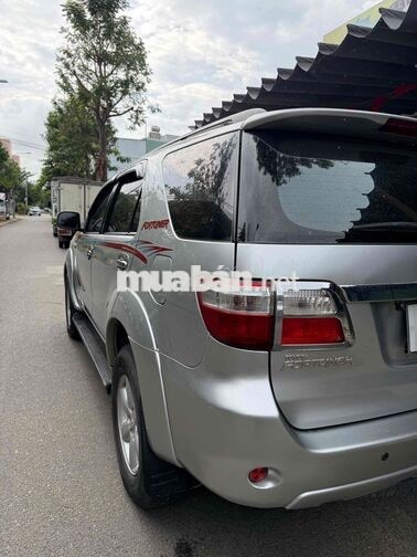 Toyota Fortuner 2010 Bạc 7 chỗ