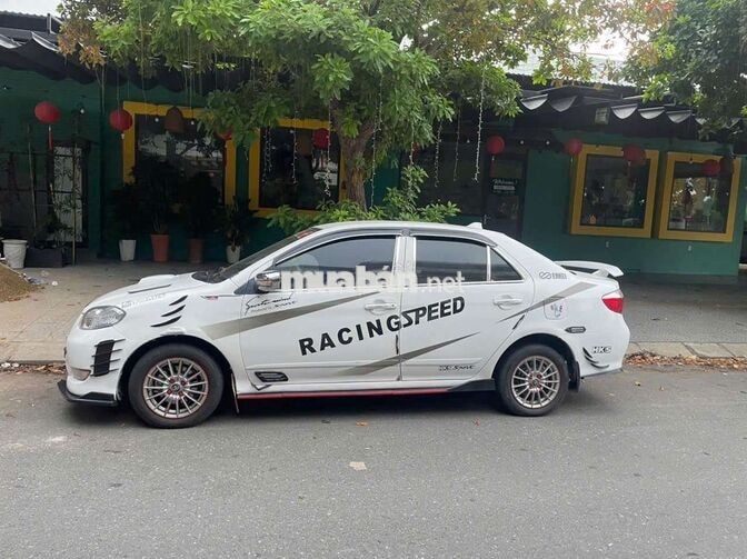 Toyota Vios Số sàn 5 chỗ màu Trắng