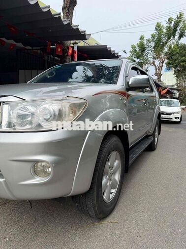 Toyota Fortuner 2010 Bạc 7 chỗ