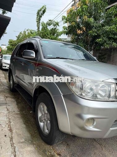 Toyota Fortuner 2010 Bạc 7 chỗ