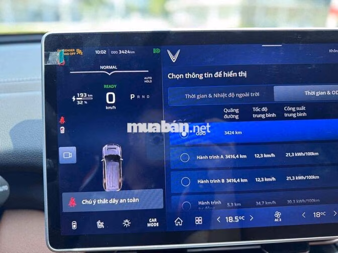 VinFast VF9 Plus 2025 Trắng 7C Trần Thép