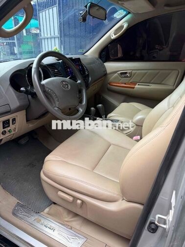 Toyota Fortuner 2010 Bạc 7 chỗ