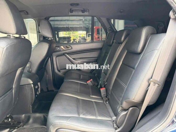 Everest Titanium 4x2AT 2021 Xanh, NH Hỗ Trợ 70%