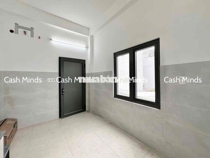 PHÒNG CÓ GÁC BAN CÔNG, CỬA SỔ SIÊU THOÁNG MÁT NGAY BÀ HOM