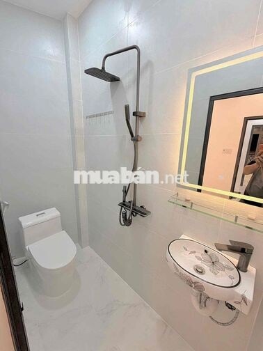 🔥 KÈO THƠM QUẬN 4 – NHÀ 2 TẤM MỚI ĐẸP – DT RỘNG 53M² – HẺM 1/ TÔN ĐẢN