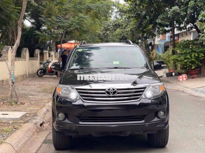 Toyota Fortuner 2.7V AT 2013 Đen Tự động