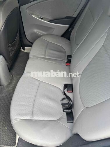 Hyundai Accent Trắng Tự động 5 chỗ