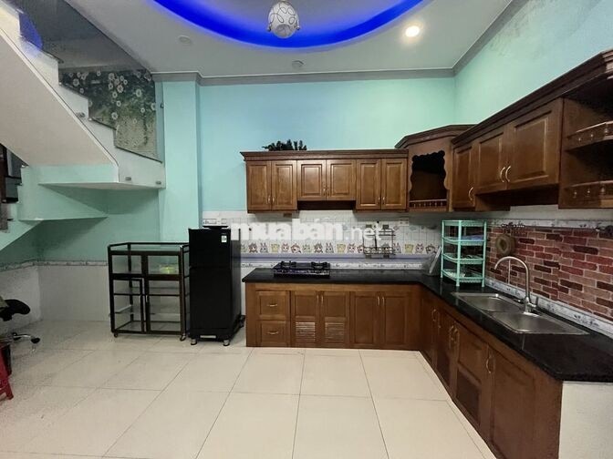CHO THUÊ NHÀ SÂN XE HƠI KHU PHỐ TÂN LONG GẦN VINCOM 550 DĨ AN