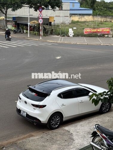 Mazda 3 Sport Luxury 2022 Trắng 40.000 km
