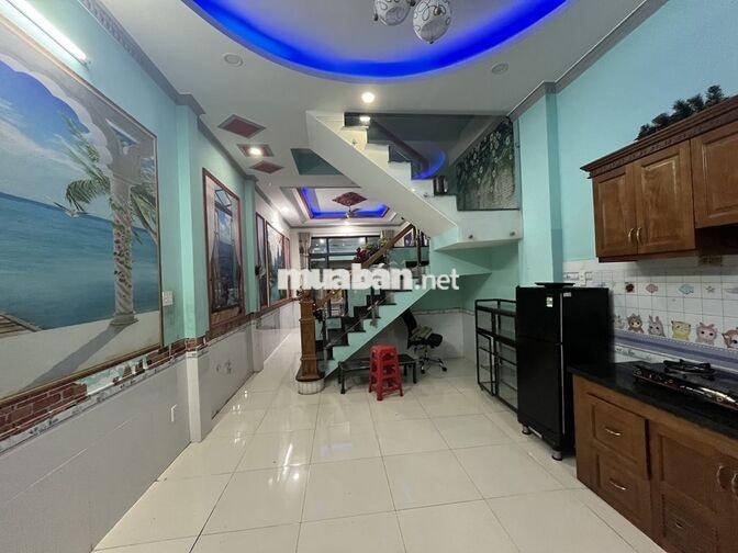 CHO THUÊ NHÀ SÂN XE HƠI KHU PHỐ TÂN LONG GẦN VINCOM 550 DĨ AN