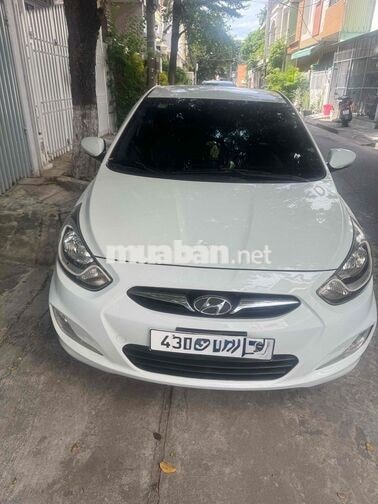 Hyundai Accent Trắng Tự động 5 chỗ