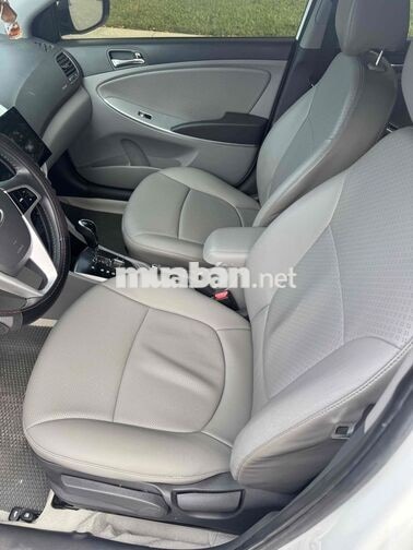 Hyundai Accent Trắng Tự động 5 chỗ