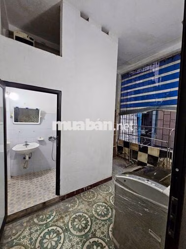 Cần cho thuê nhà riêng 3 tầng ngõ 211 Khương Trung, Hà Nội.