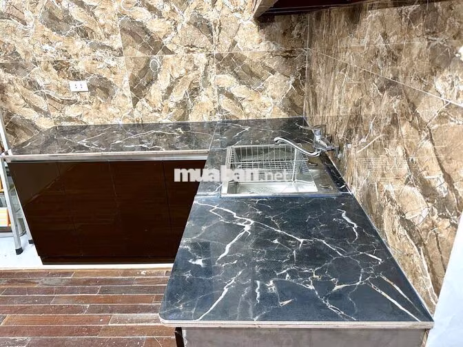 Cần cho thuê nhà riêng 3 tầng ngõ 211 Khương Trung, Hà Nội.