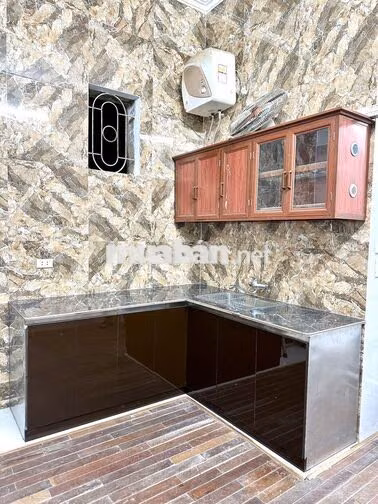 Cần cho thuê nhà riêng 3 tầng ngõ 211 Khương Trung, Hà Nội.