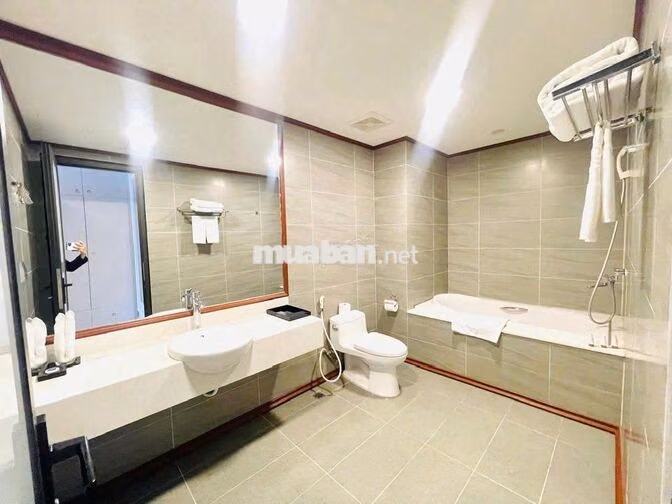 bán căn hộ chung cư khách sạn 5 sao trong khu Beverly Hills Đức Dương