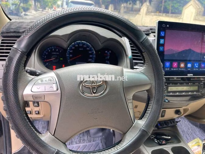 Toyota Fortuner 2013 2.7V,máy xăng,1 cầu,màu đen