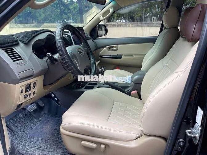 Toyota Fortuner 2013 2.7V,máy xăng,1 cầu,màu đen