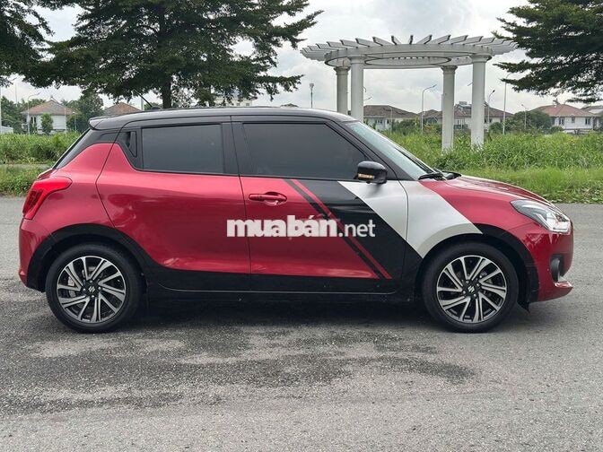 Suzuki Swift 2022 đỏ 2 vạn km