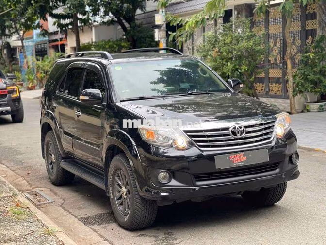 Toyota Fortuner 2013 2.7V,máy xăng,1 cầu,màu đen