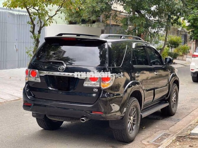 Toyota Fortuner 2013 2.7V,máy xăng,1 cầu,màu đen