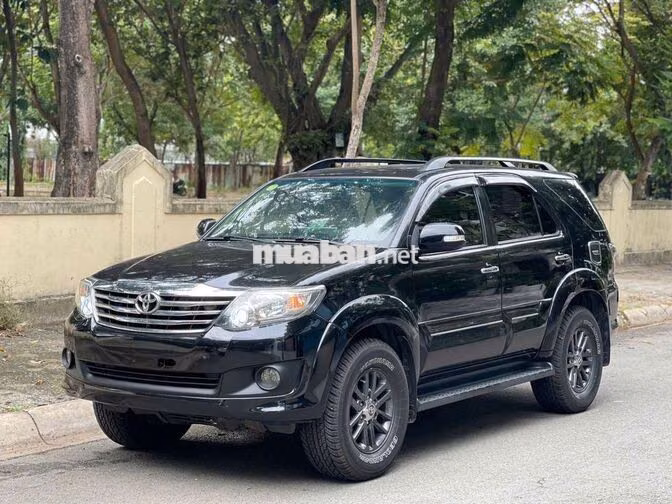 Toyota Fortuner 2013 2.7V,máy xăng,1 cầu,màu đen