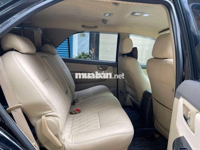 Toyota Fortuner 2013 2.7V,máy xăng,1 cầu,màu đen